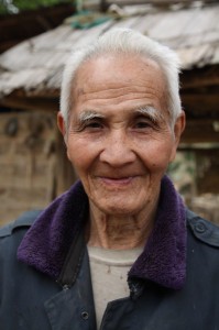 Phongsali計畫: 年長的村民反對在宗教聖地旁拆除未爆彈